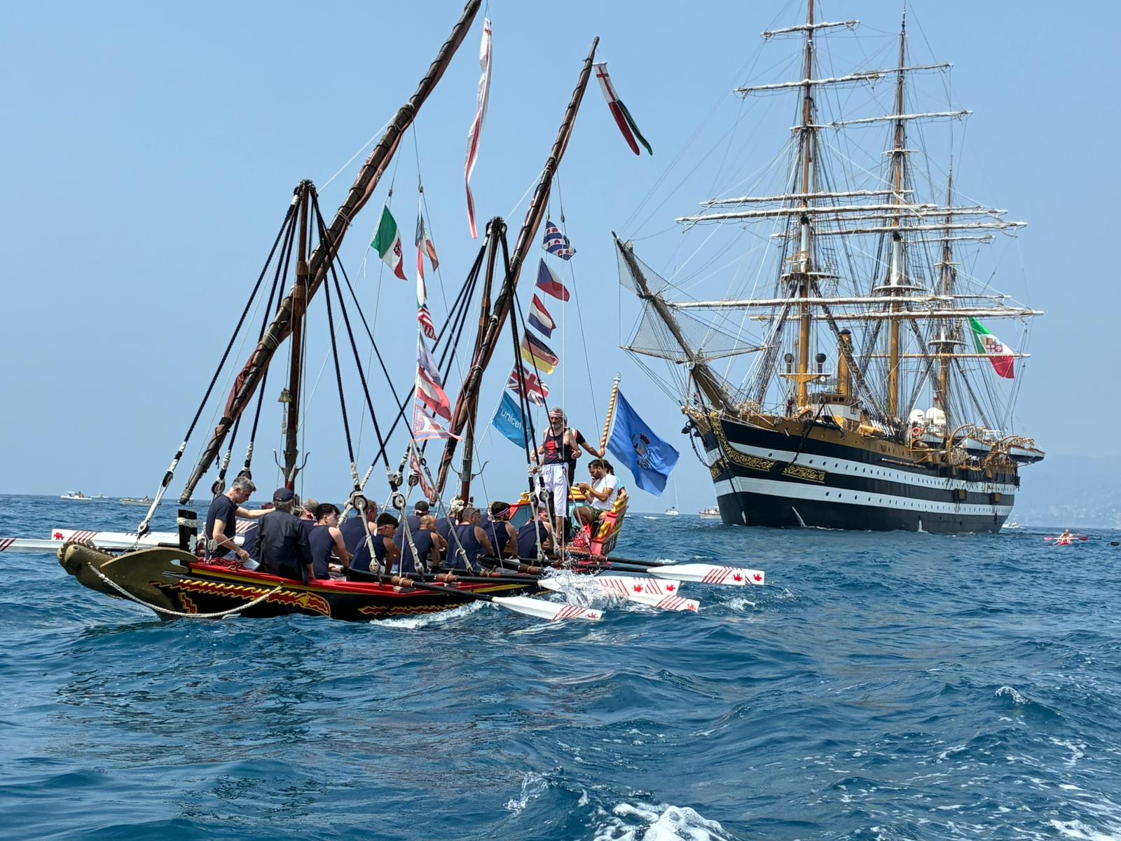 L'Amerigo Vespucci 'saluta' Camogli, poi l'arrivo alla Spezia