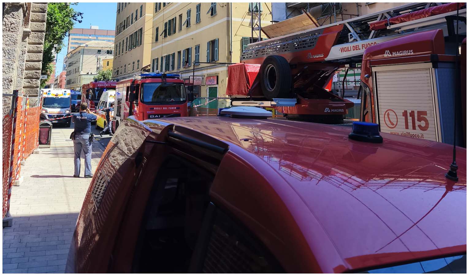 Incendio appartamento in via Buranello, 8 intossicati tra cui 4 bambini