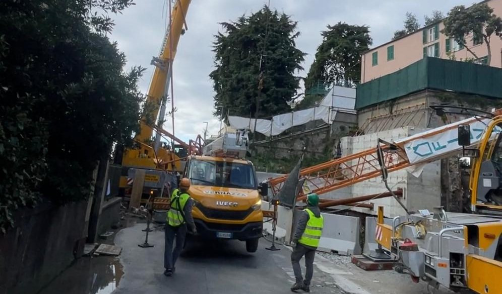 Crollo gru via Chiodo: struttura dissequestrata, riaperto il passaggio pedonale