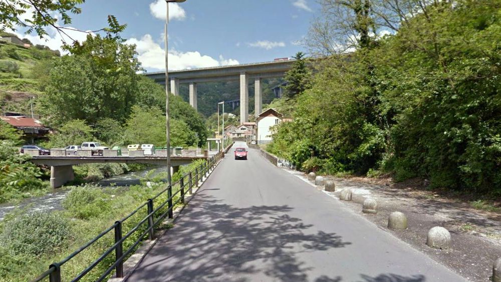 Chiusa per una frana via delle Fabbriche, a casa gli alunni che vivono a monte del blocco