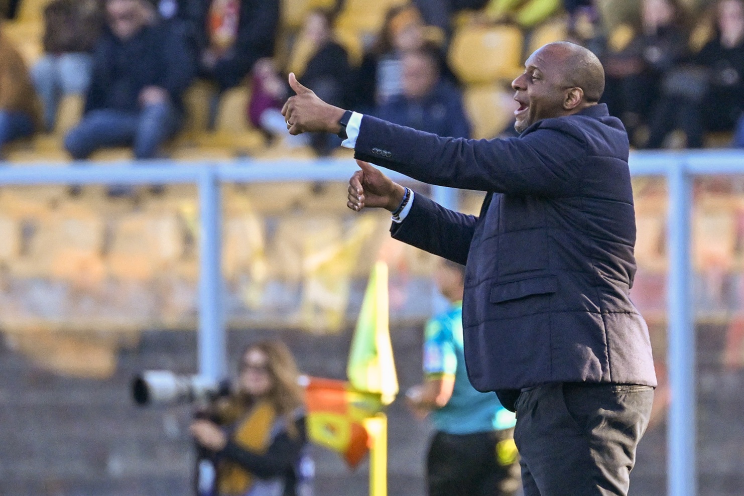 Patrick Vieira in azione a Lecce