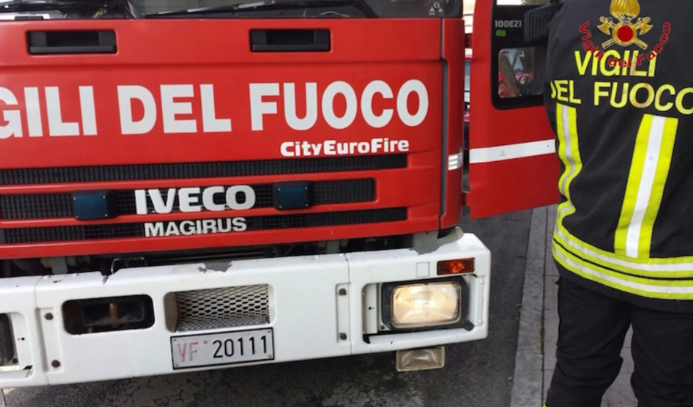 Incendio in un appartamento a Oregina, donna gravemente intossicata