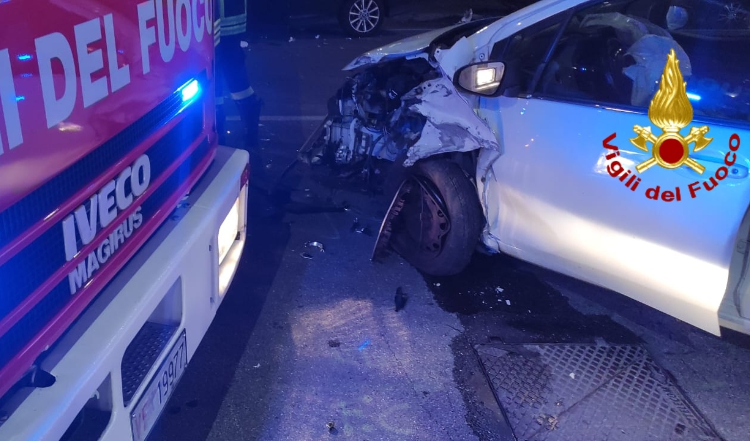 Incidente in via Pra', due auto si scontrano alle 3 di notte