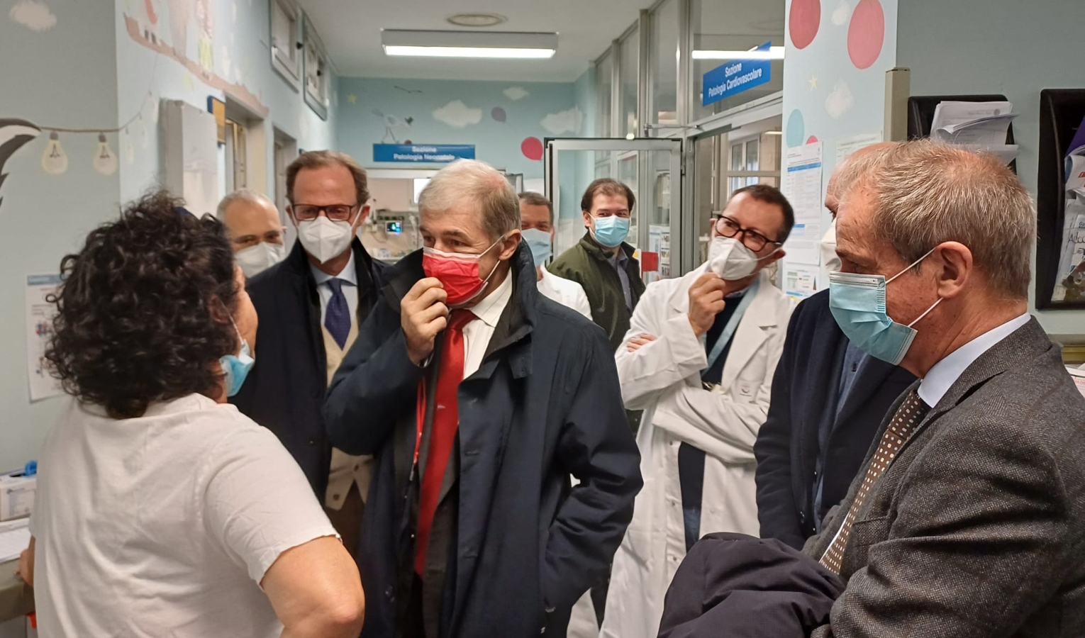 Il presidente Bucci in visita al Gaslini e alla centrale del 118  