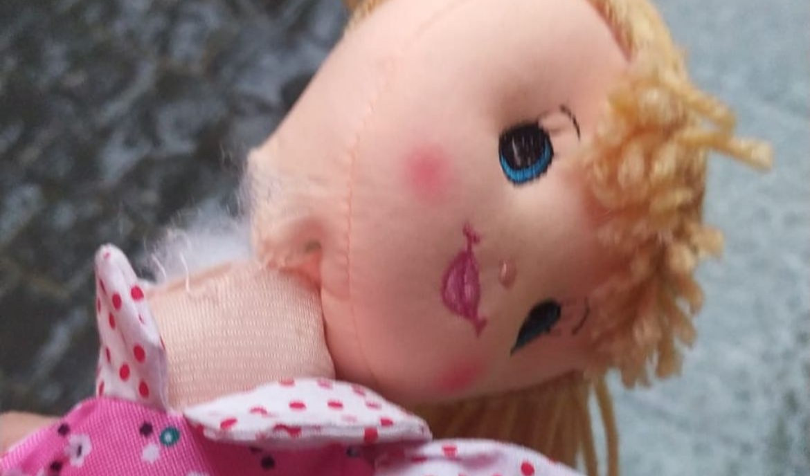 Vandalizzato il Wall of Dolls nella giornata contro la violenza sulle donne