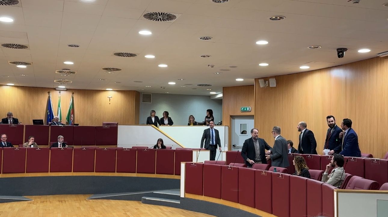 Consiglio regionale, bagarre in aula: opposizioni chiedono dimissioni di Balleari