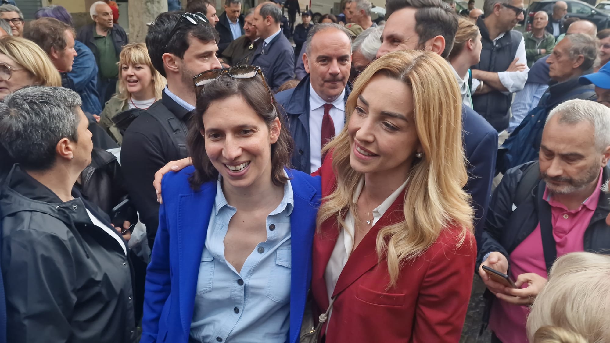 Elly Schlein e Silvia Salis sullo stesso palco: chiusa la campagna del Pd