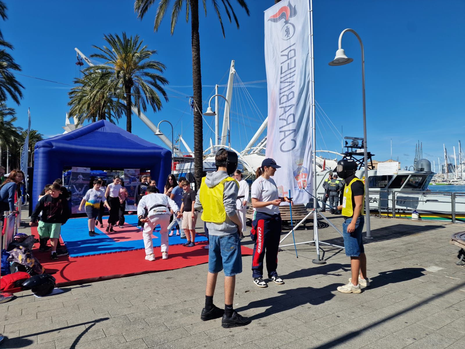 Centinaia di studenti allo stand dell'Arma dei Carabinieri alla Festa dello Sport