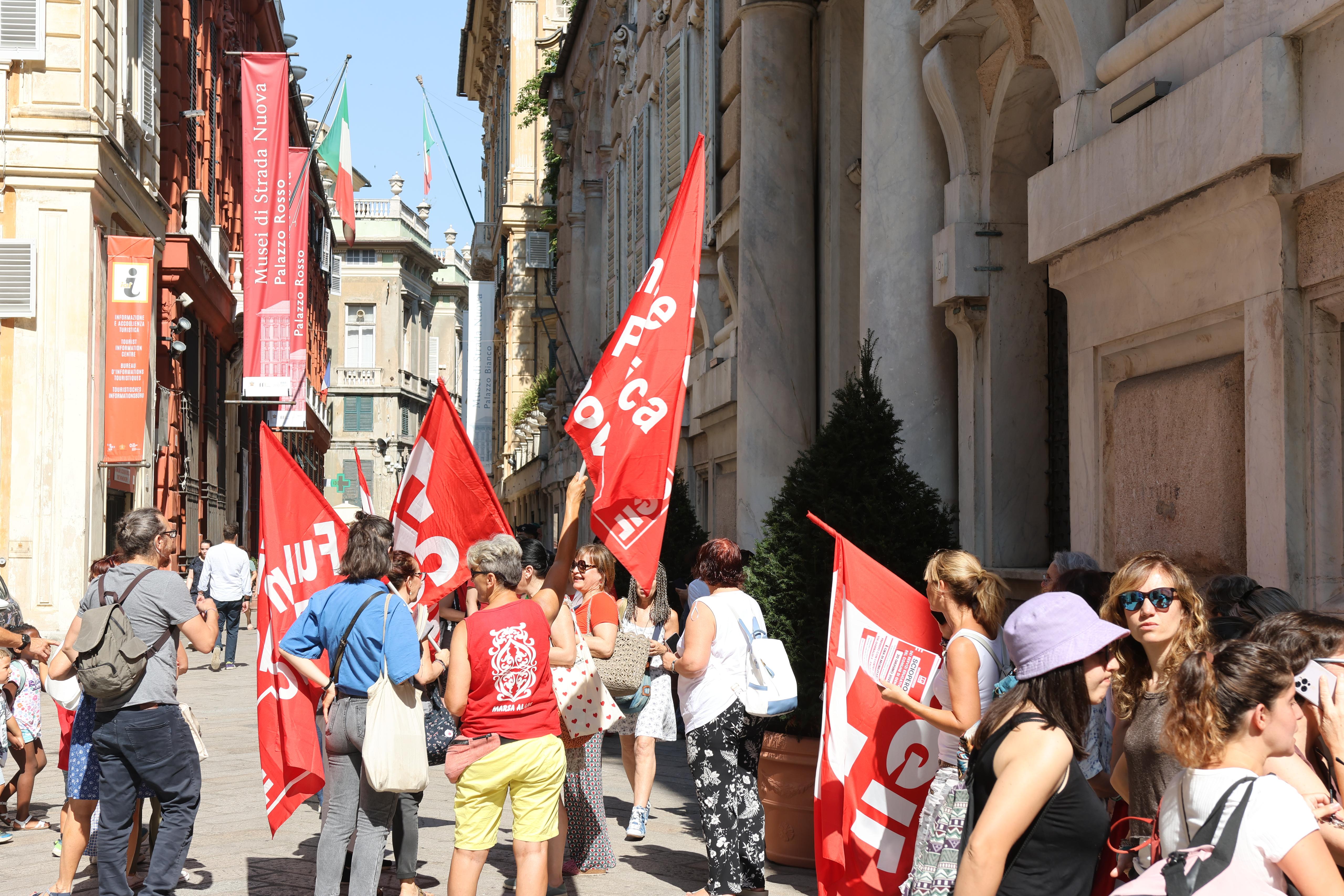 Servizi 0-6 anni, presidio a Tursi: l'incontro con l'assessora Bruzzone