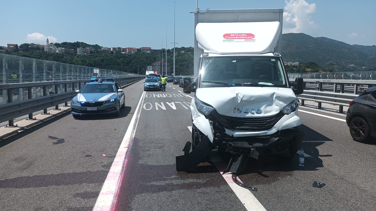 Maxi tamponamento sul ponte San Giorgio, quattro feriti e diversi chilometri di coda