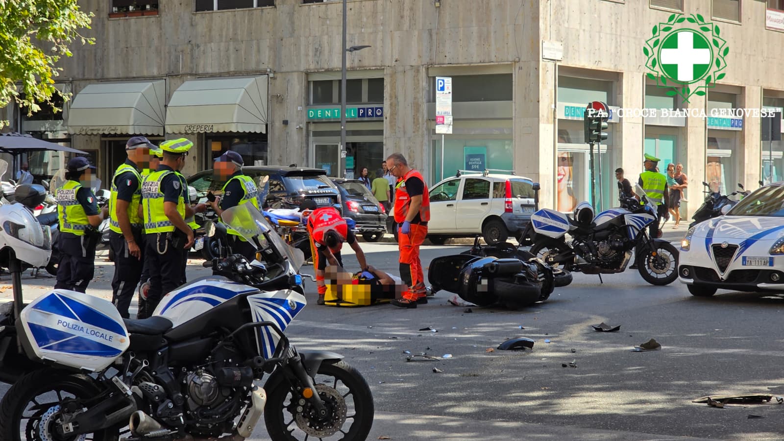 Fuga in scooter e feriti in via Cecchi: incidente durante inseguimento della polizia locale