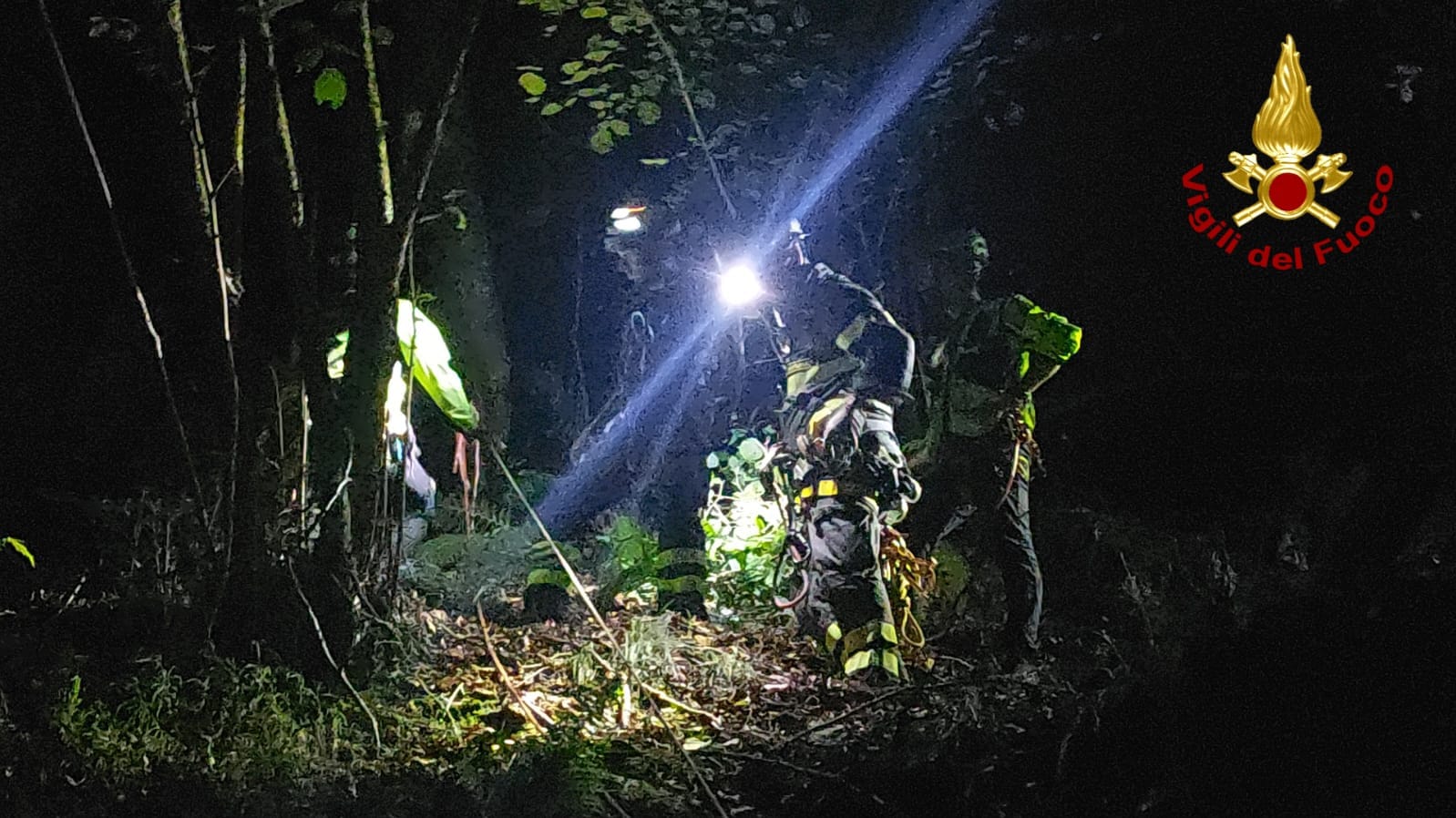 Ragazzo cade in un dirupo di 30 metri sul monte Carmo, recupero difficile