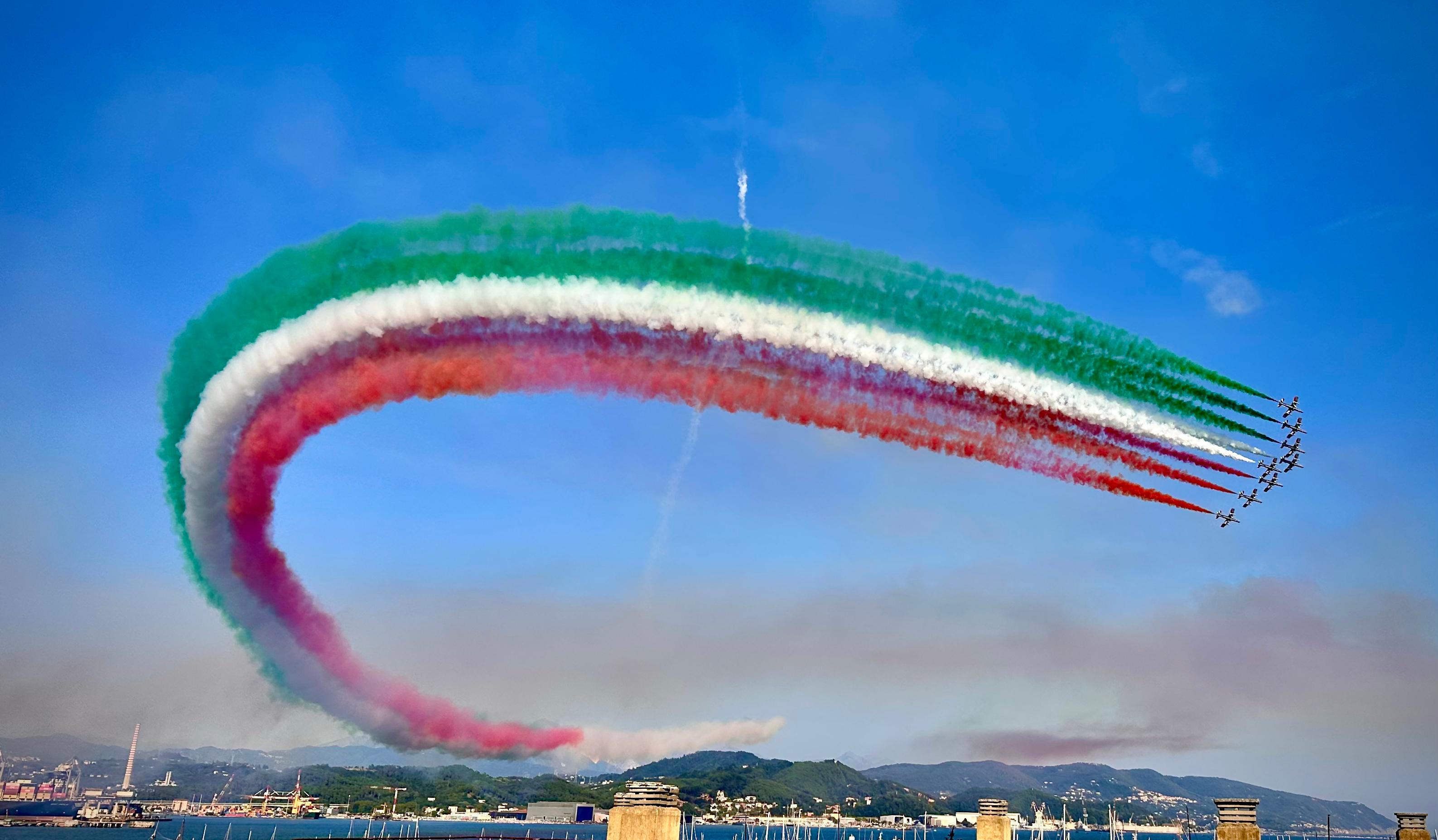 Frecce Tricolori a La Spezia: spettacolo nei cieli per il centenario del Palio - Il video