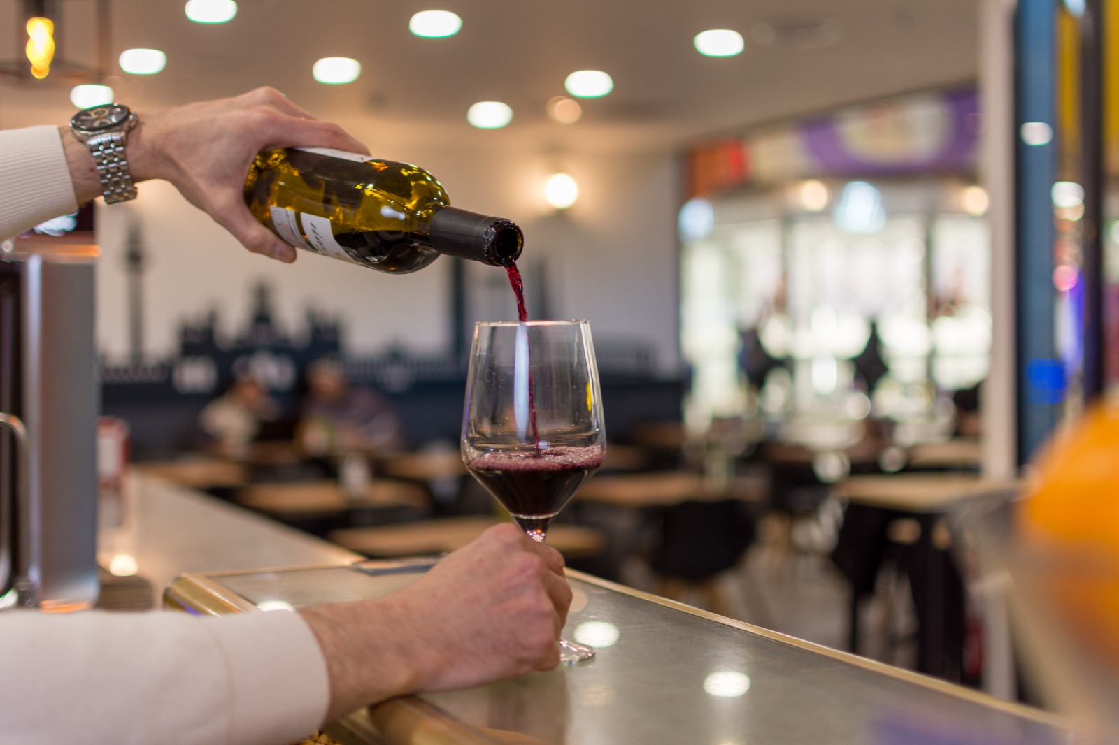 Intesa Usa-Ue sui dazi: accordo chiuso al 15%, male per l'export di alcolici