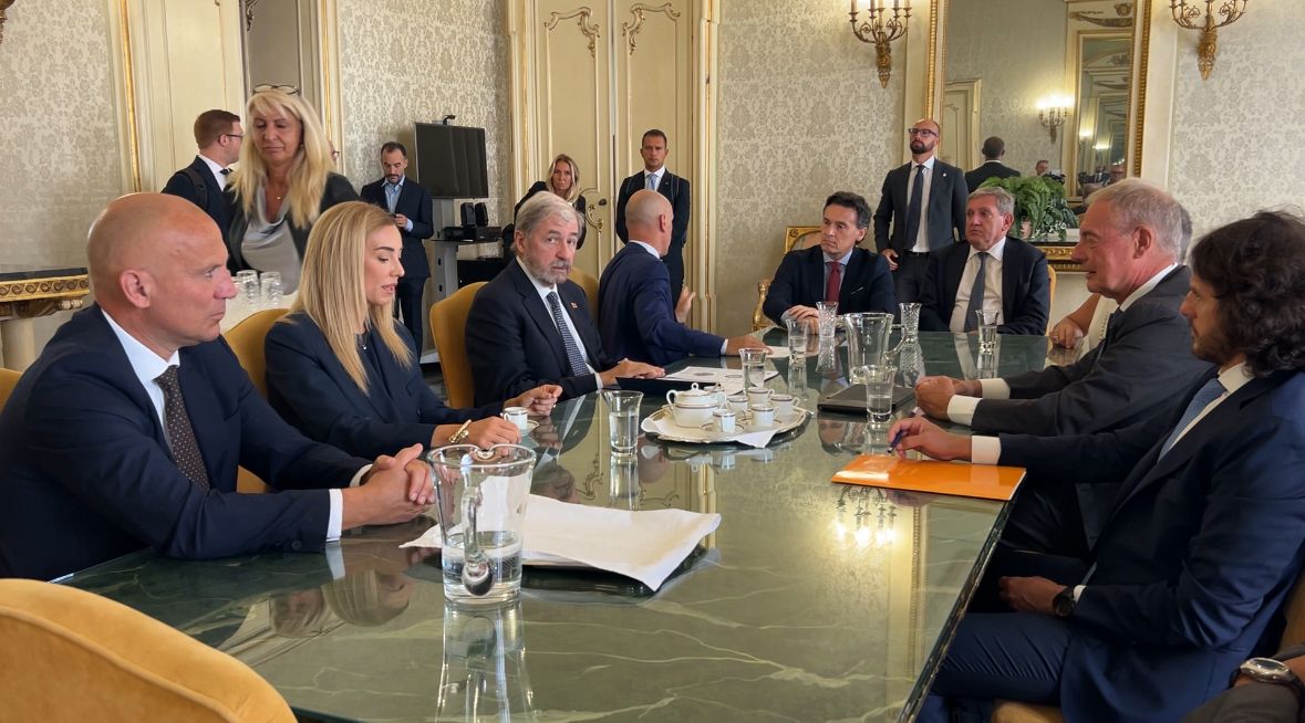 Futuro ex Ilva, il ministro Urso in città. Genova e la Liguria dicono di sì al forno