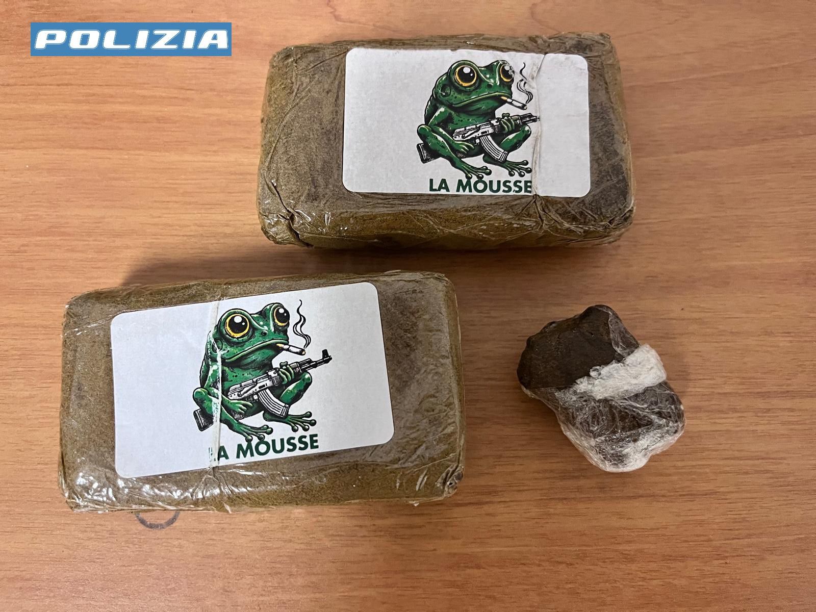 Blitz antidroga della Polizia nel centro storico, sequestrati hashish e marijuana