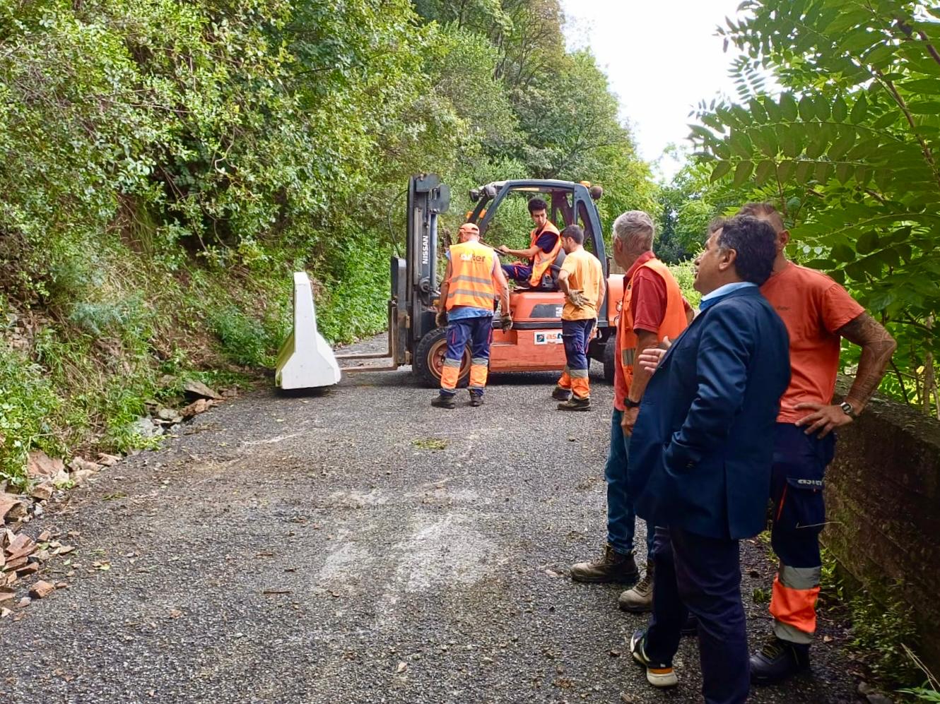 Frana a Sestri Ponente, strada chiusa: 30 famiglie semi isolate