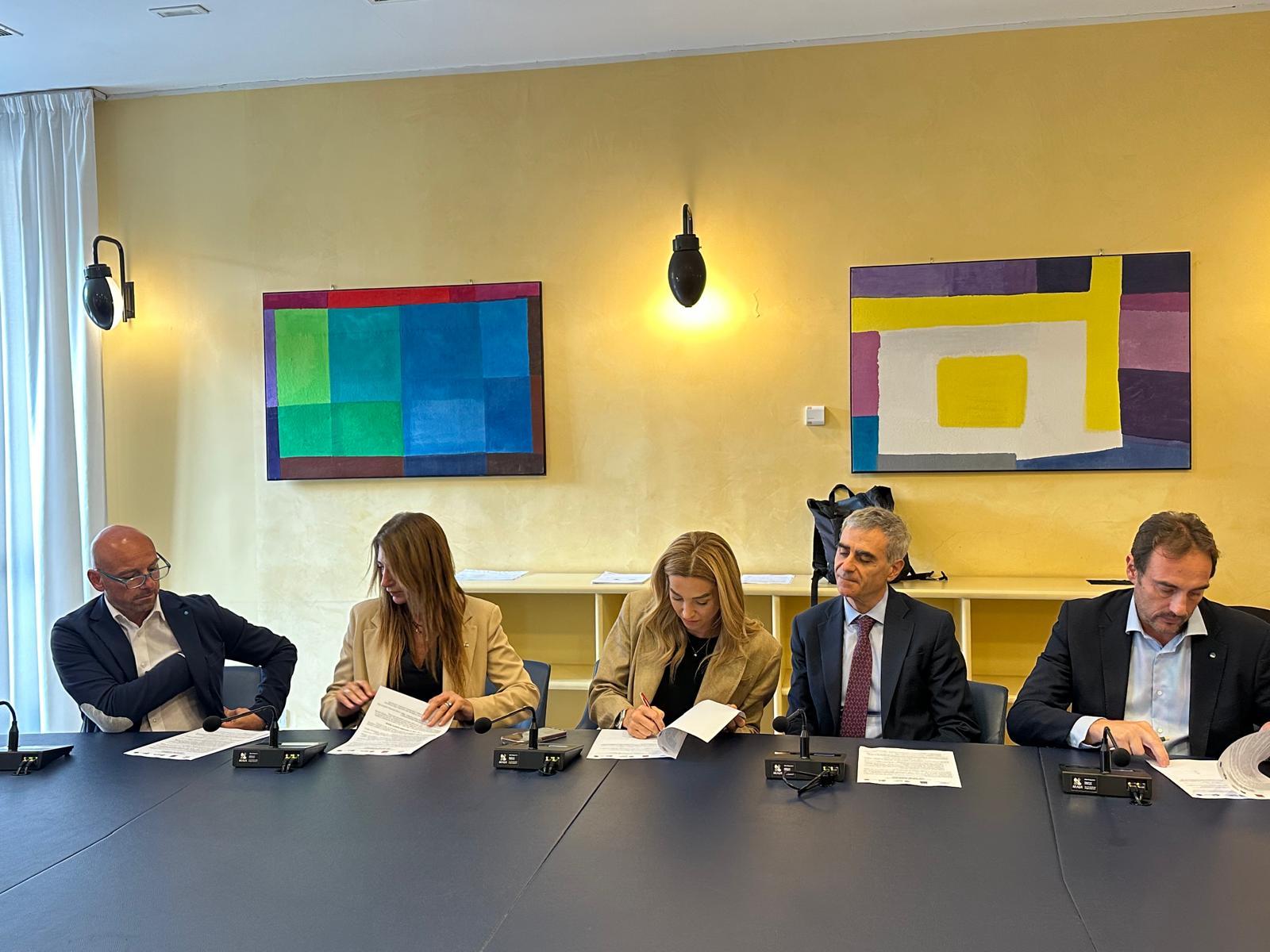 Aggiornato il patto per il lavoro del 2020: la firma in Comune con Cgil, Cisl e Uil