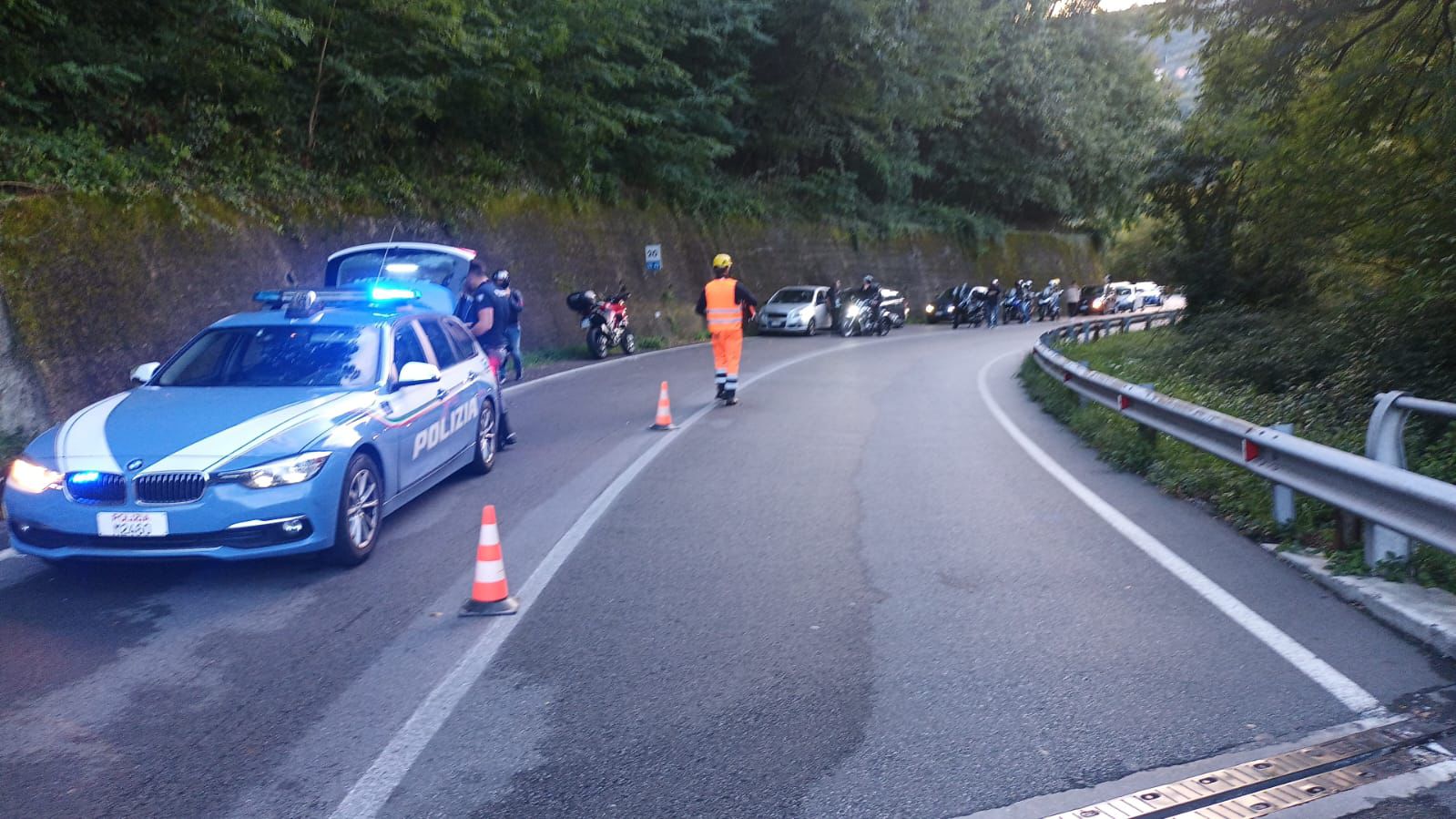 Perde il controllo della moto, muore 27enne: ss 45 a Bargagli riaperta a senso unico alternato