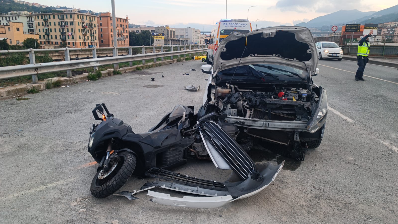 Incidente in via Perlasca, morto un motociclista di 58 anni. È la 14esima vittima a Genova