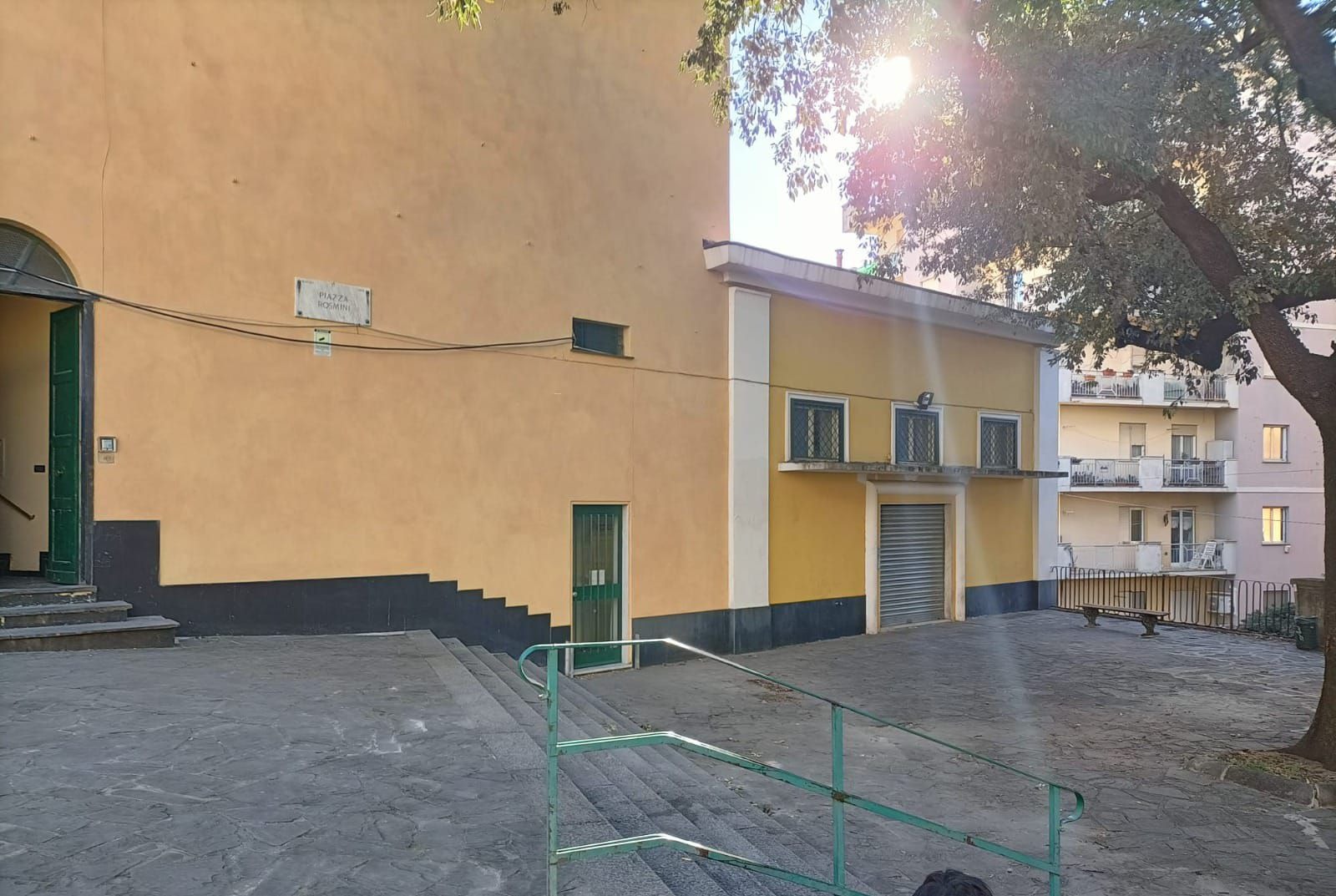 Accessibilità negata in Piazza Rosmini: bocciata la mozione Lega per rampa anti-barriere architettoniche