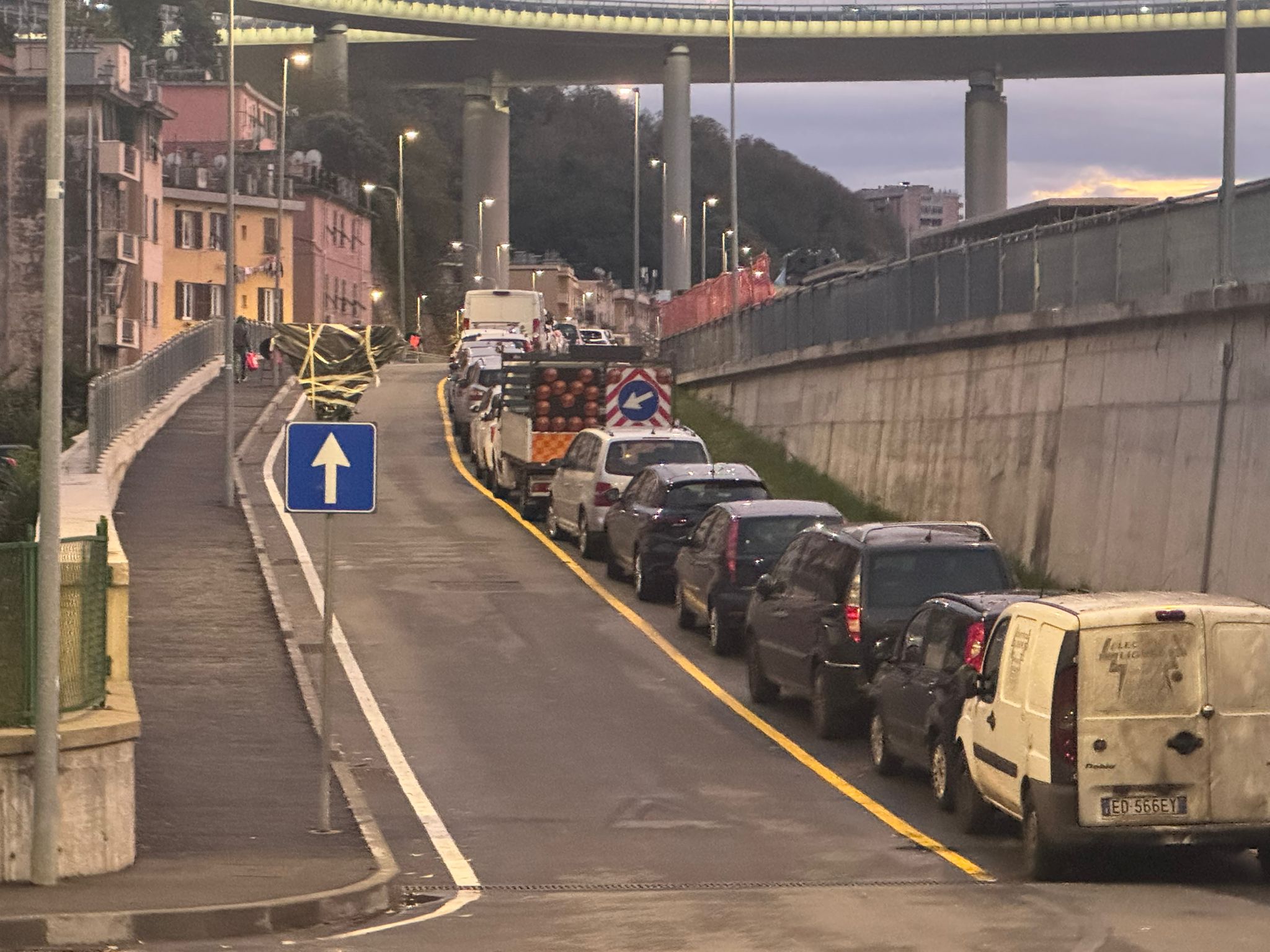 Chiudono due parcheggi a Brin, una corsia della