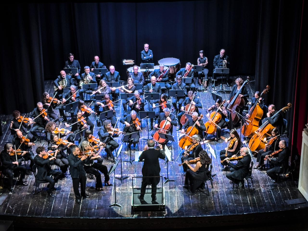 Camogli, un concerto tra passato e presente: Acquaviva dirige l'Orchestra del Carlo Felice