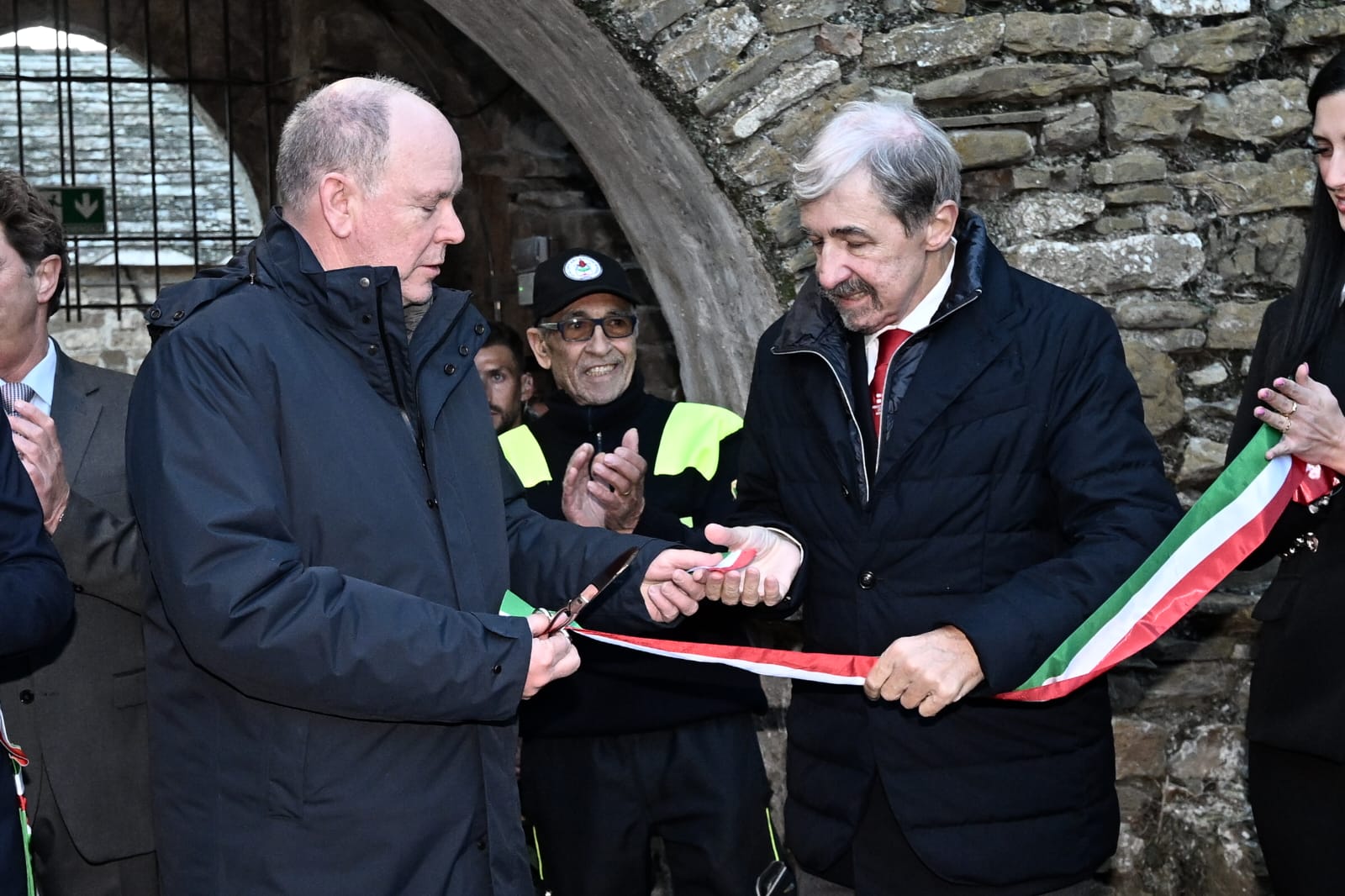 Restauro castello del Paraxo, Bucci taglia il nastro insieme al Principe di Monaco