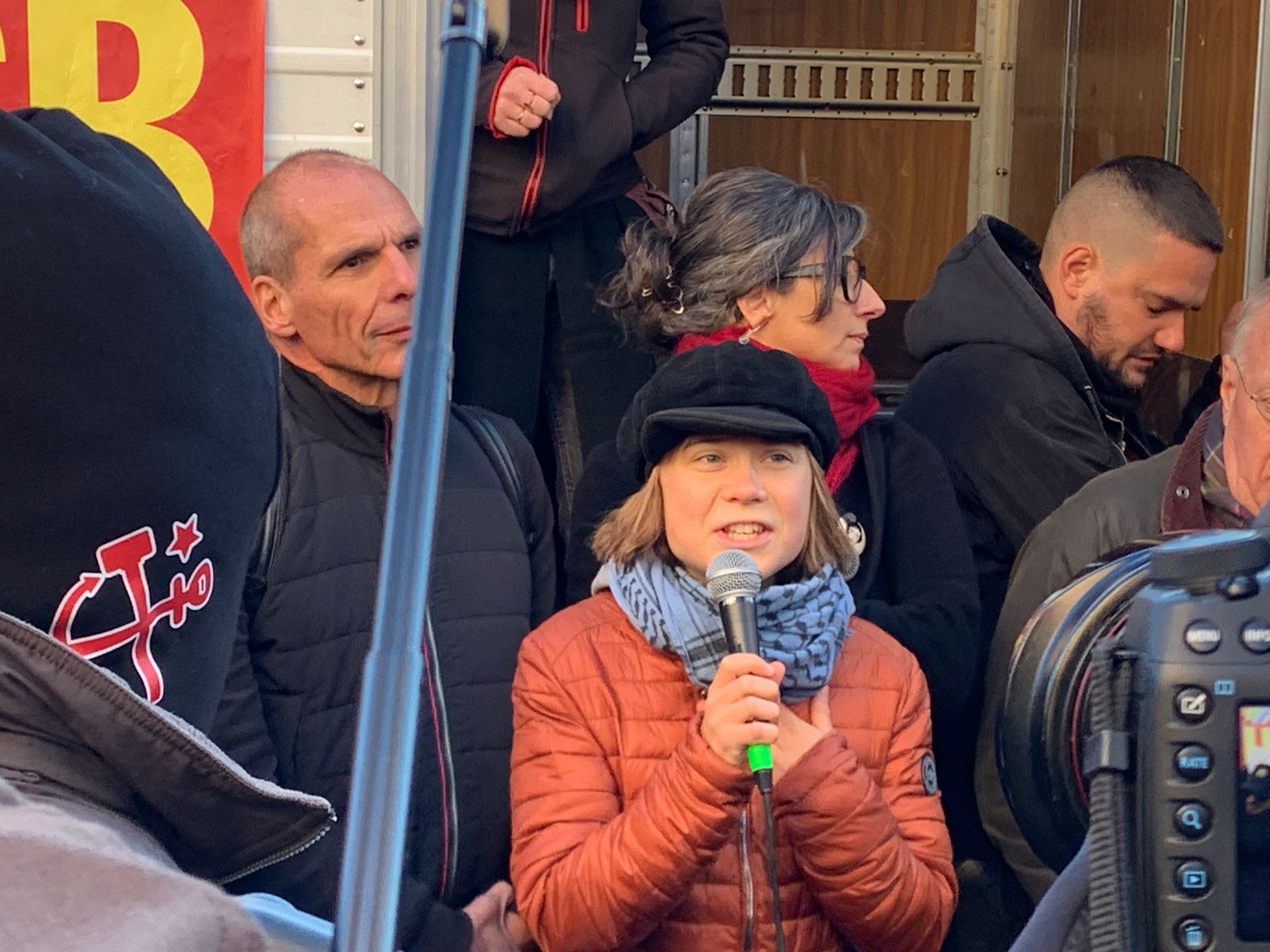Sciopero trasporti, scuola e sanità, a Genova migliaia in corteo con Greta Thunberg e Albanese