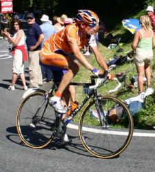 Menchov vince a Riomaggiore e conquista la maglia rosa