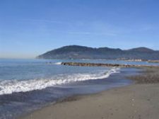 Torneo di pallamano in spiaggia a Marinella