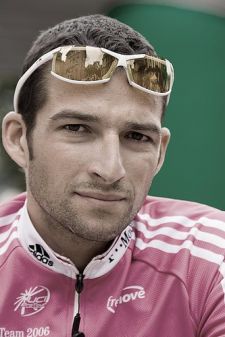 Bernucci firma con la Lampre