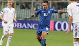 Ancora una magia di Cassano in azzurro