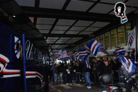 Samp, i tifosi all'aeroporto per caricare la squadra 