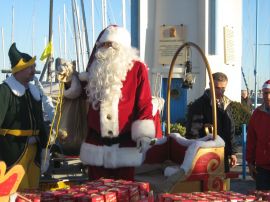 Vela, Babbo Natale arriva dal mare 