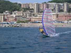 Scattano a Voltri i corsi di windsurf