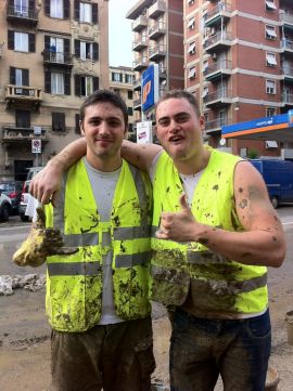 I giovani della Pallavolo Genova nelle zone alluvionate