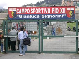 Genoa, tifosi a colloquio con la squadra a Pegli