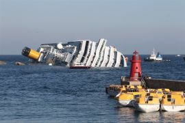 Costa Concordia, 1 minuti di raccoglimento sui campi di gioco