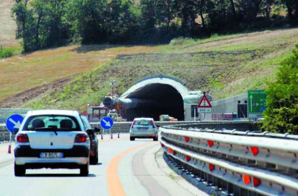 A7, rallentamenti all'uscita di Serravalle Scrivia