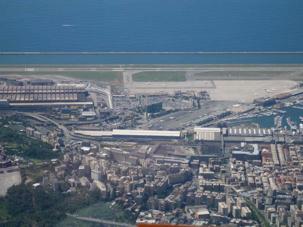 Dopo l'incidente aereo di Fiumicino, disagi anche al Colombo 