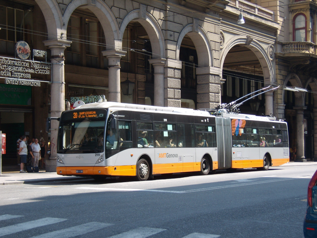 Spaccio di eroina: prendi il bus per scappare ma viene arrestato sul mezzo pubblico