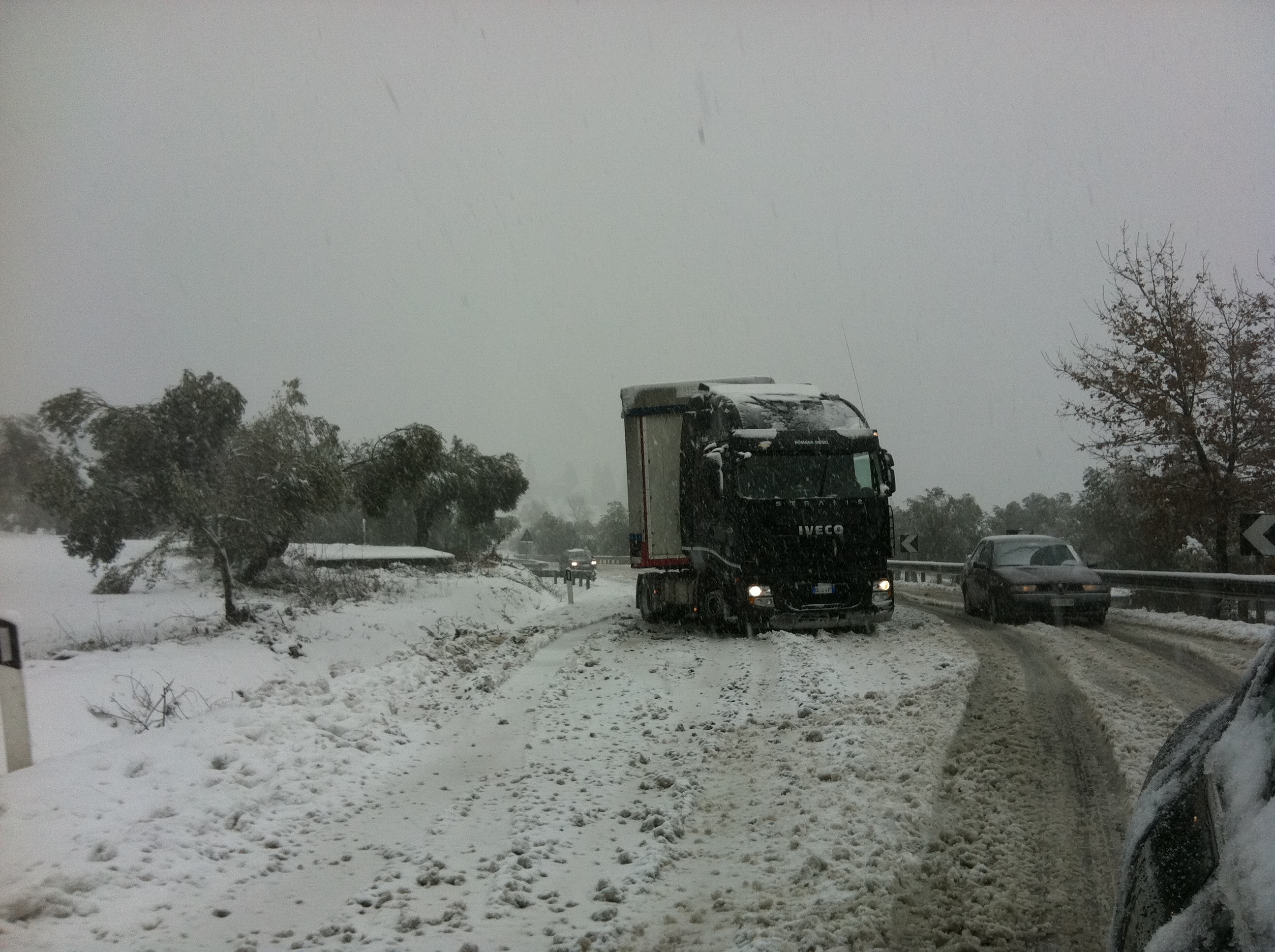 Emergenza neve stop ai mezzi pesanti superiori alle 7,5 tonnellate