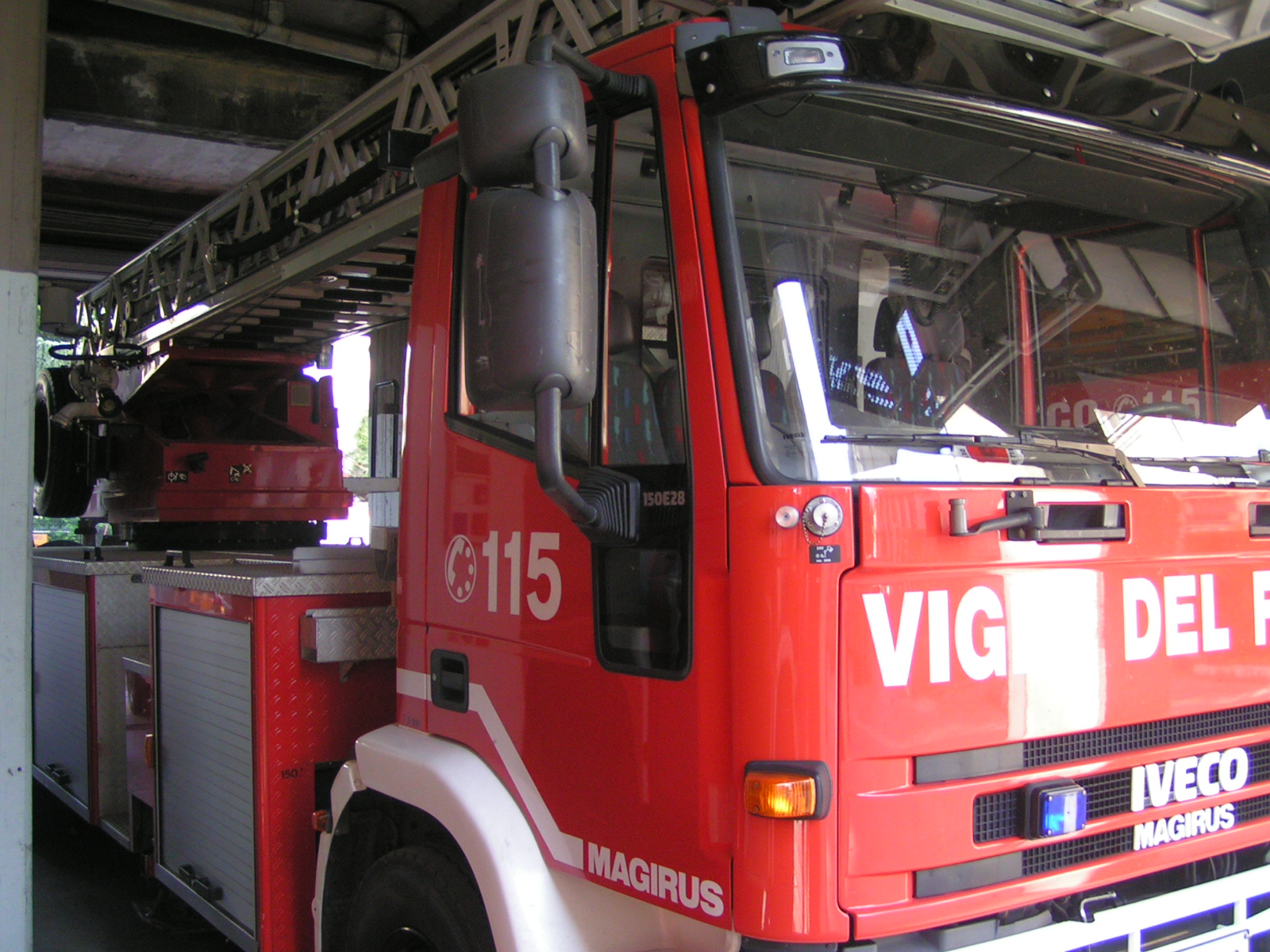 Canna fumaria in fiamme, piccolo incendio a San Biagio della Cima