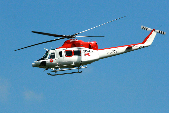 Cade sulla riva del fiume , grave all’ ospedale  San Martino di Genova