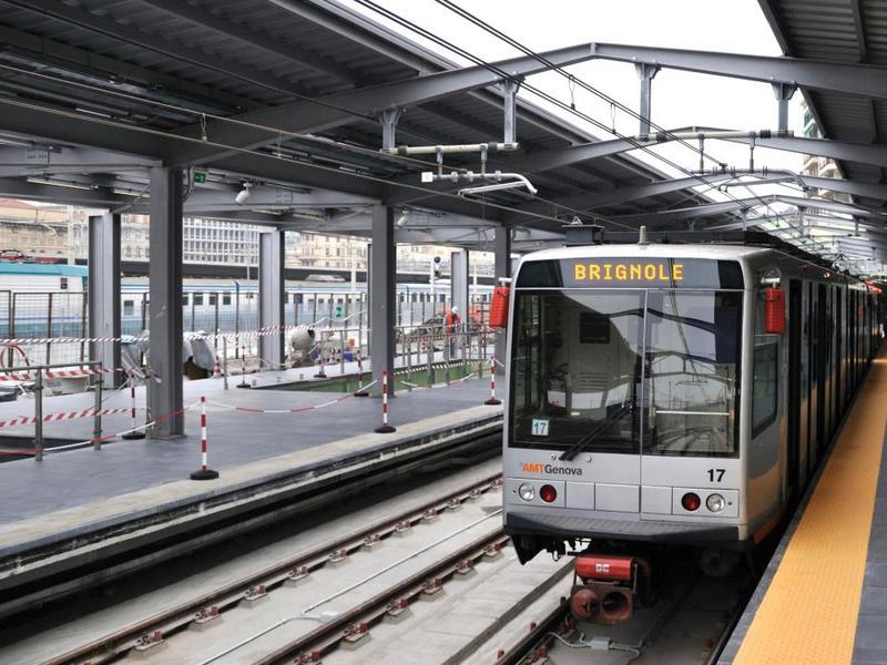 Protesta lavoratori Metrogenova davanti a Palazzo Tursi