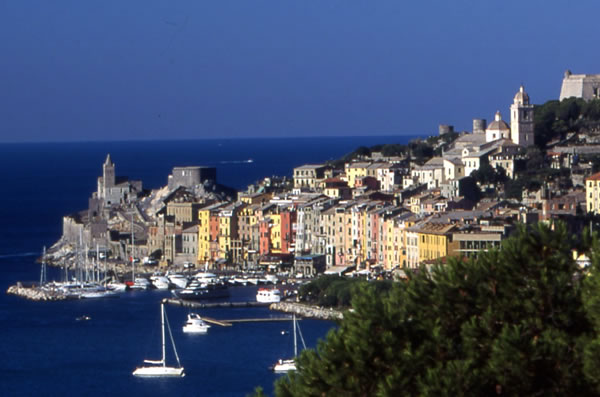 Cade nel parco di Portovenere, 50enne escursionista ferita