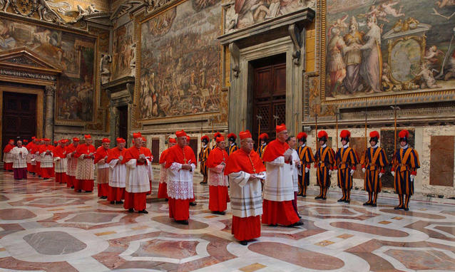 Conclave, ultima congregazione generale. Domani l'extra omnes