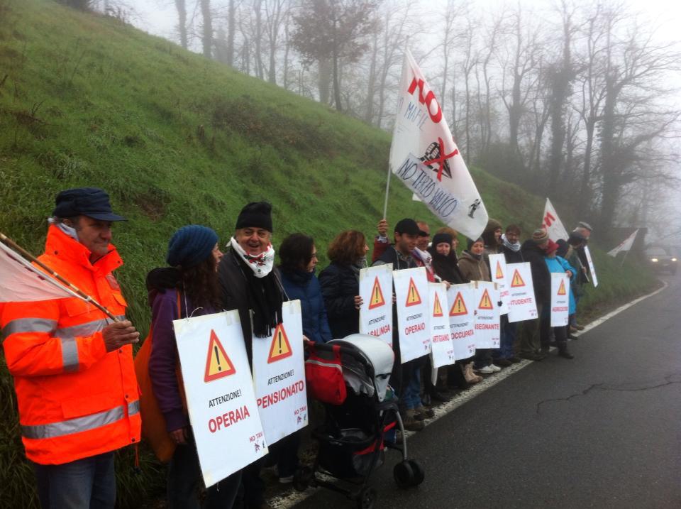 No Tav bloccano l'esproprio di un terreno a Campomorone