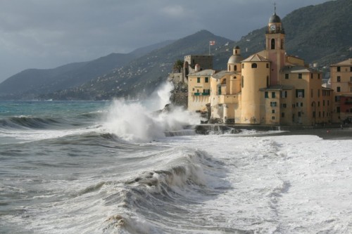 Mareggiata nella notte sulle coste spezzine, onde alte sino ad 8 metri